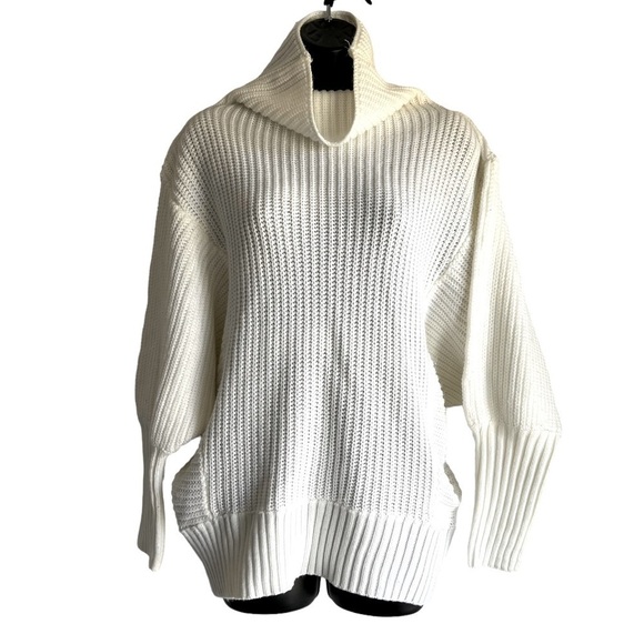 Sweaters - Ivory Sweater Oversized Small NWOT